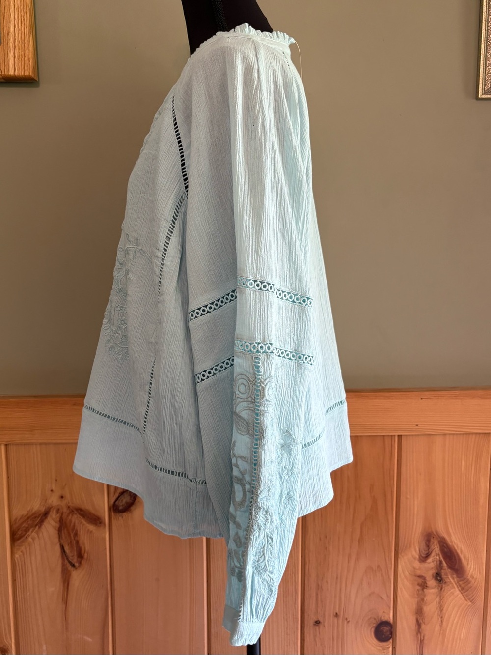 Wonderly Bath Blue Embroidered Women’s Cotton Blouse. Size M NWT - Picture 3 of 11